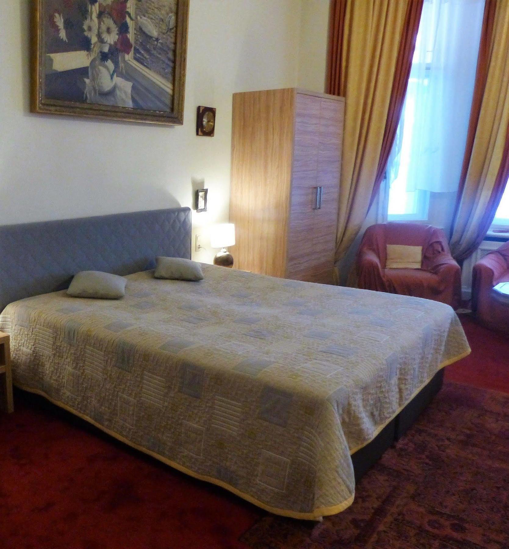 Hotel Pension Savoy Near Kurfuerstendamm Berlin Ngoại thất bức ảnh
