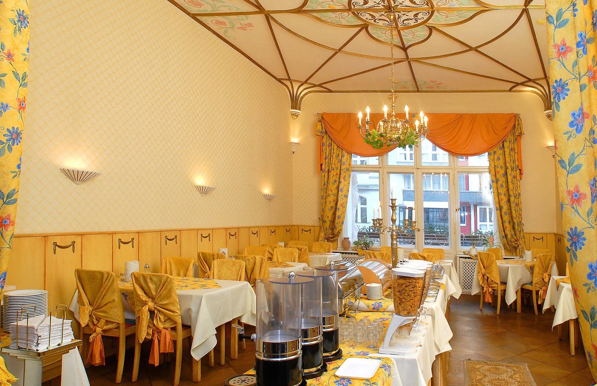 Hotel Pension Savoy Near Kurfuerstendamm Berlin Ngoại thất bức ảnh