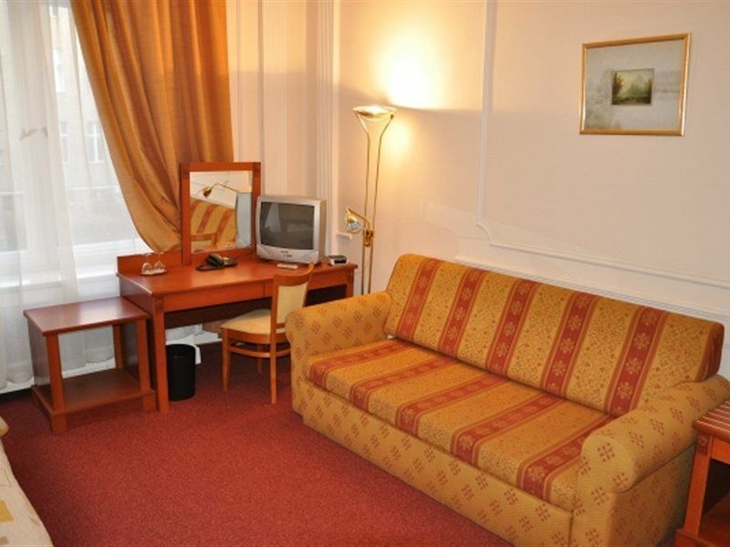 Hotel Pension Savoy Near Kurfuerstendamm Berlin Ngoại thất bức ảnh