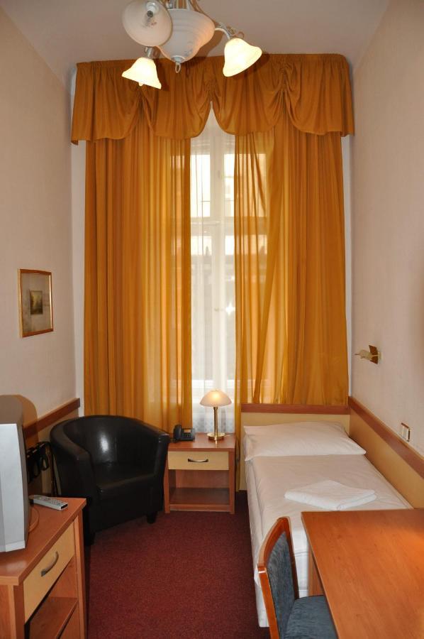 Hotel Pension Savoy Near Kurfuerstendamm Berlin Phòng bức ảnh